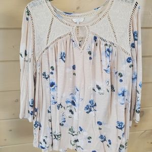 Gently used women's Lucky Brand top